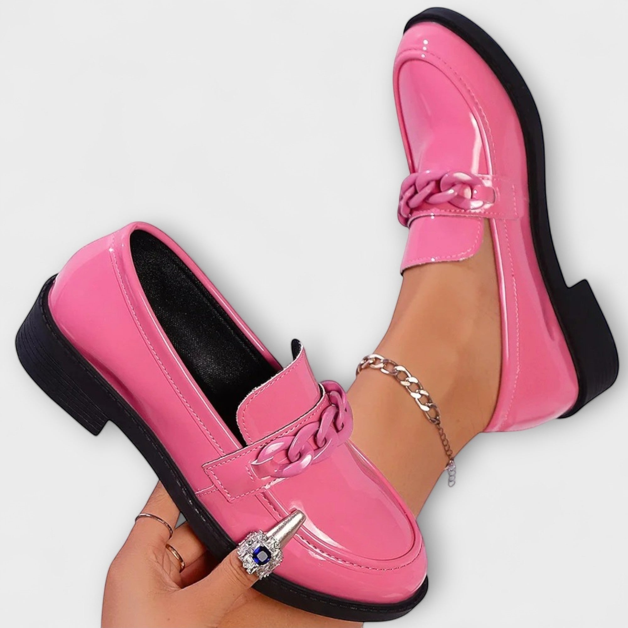 DELIA | GLOSSY LOAFERS