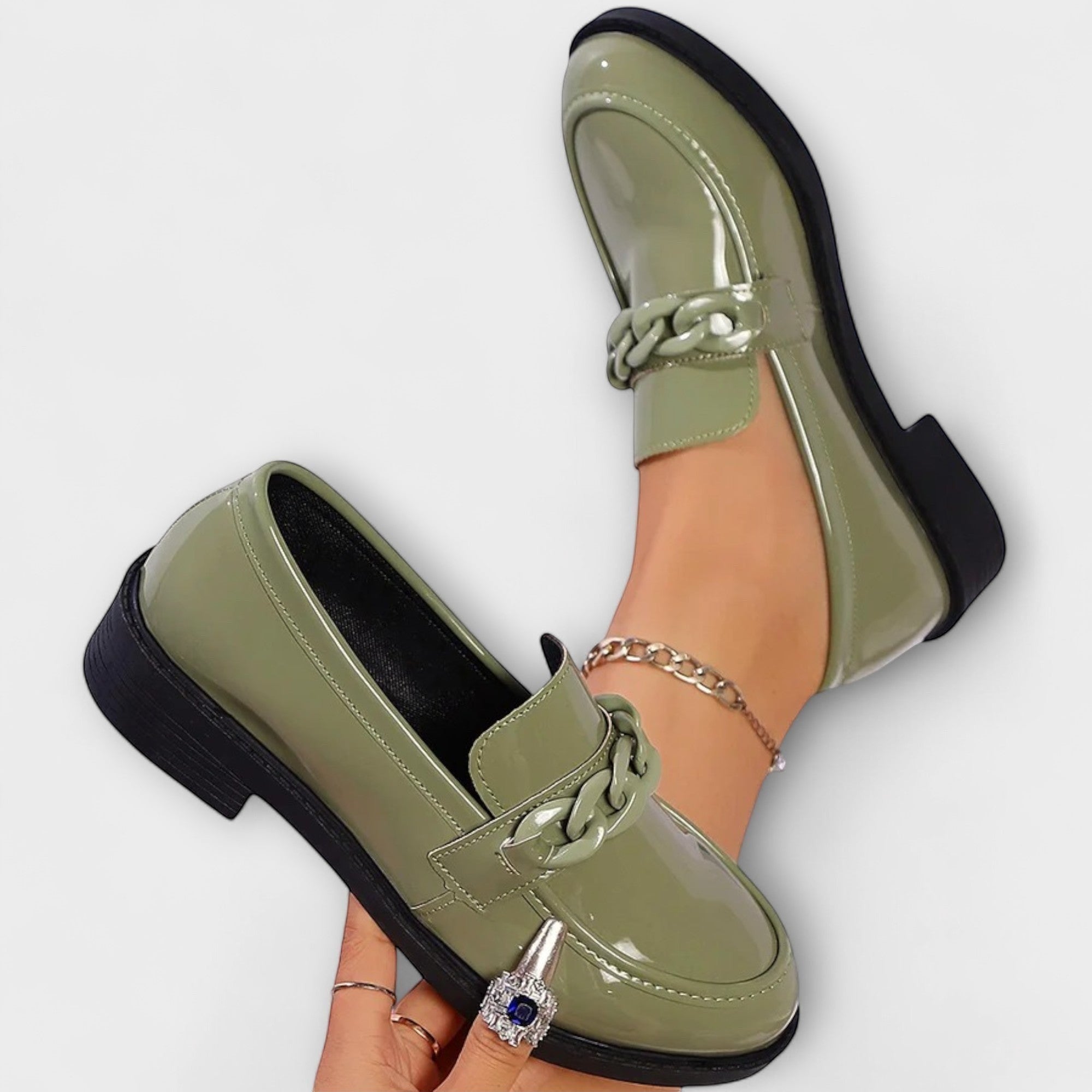 DELIA | GLOSSY LOAFERS