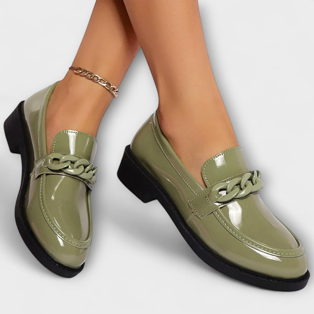 DELIA | GLOSSY LOAFERS
